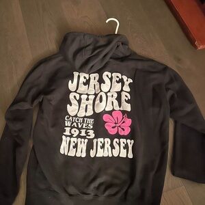 Super cute Jersey shore sweatshirt! Size Medium! Super comfy and cute!